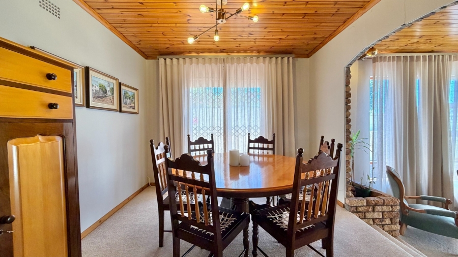 4 Bedroom Property for Sale in Mountainside Western Cape